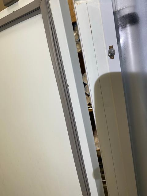 Vertical door gasket view.
